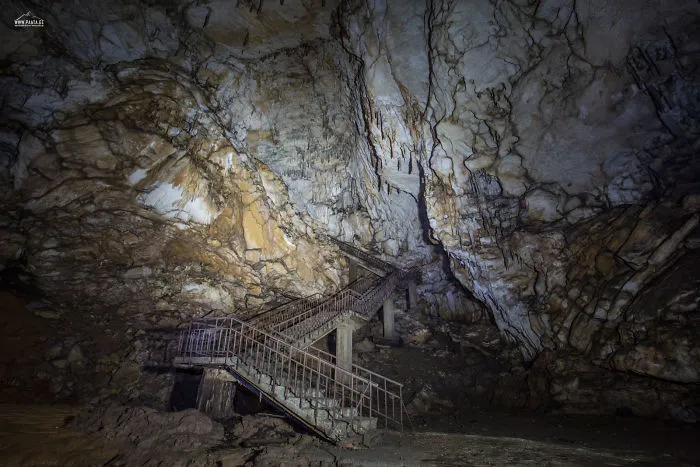 Satsurblia Cave