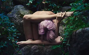 This Yogi's Incredible Body Poses Are Inspiring People With Serious Mental Illnesses