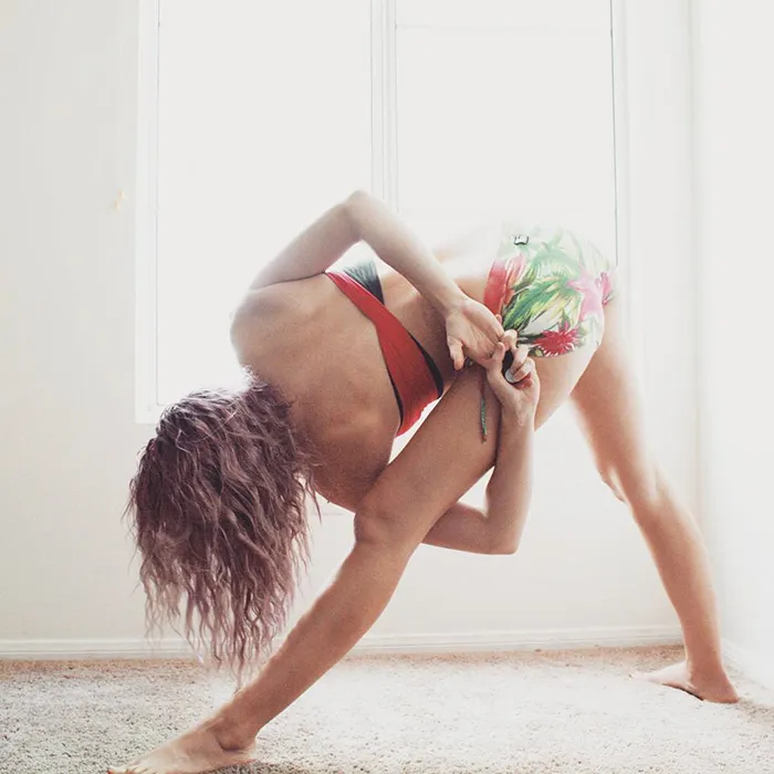 This Yogi's Incredible Body Poses Are Inspiring People With Serious Mental Illnesses