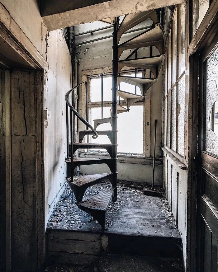 Abandoned Britain: I Travel Around UK Photographing Its Abandoned Places