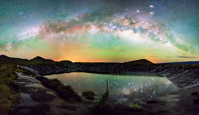 I Spent The Summer Photographing The Milky Way Galaxy In Hawaii