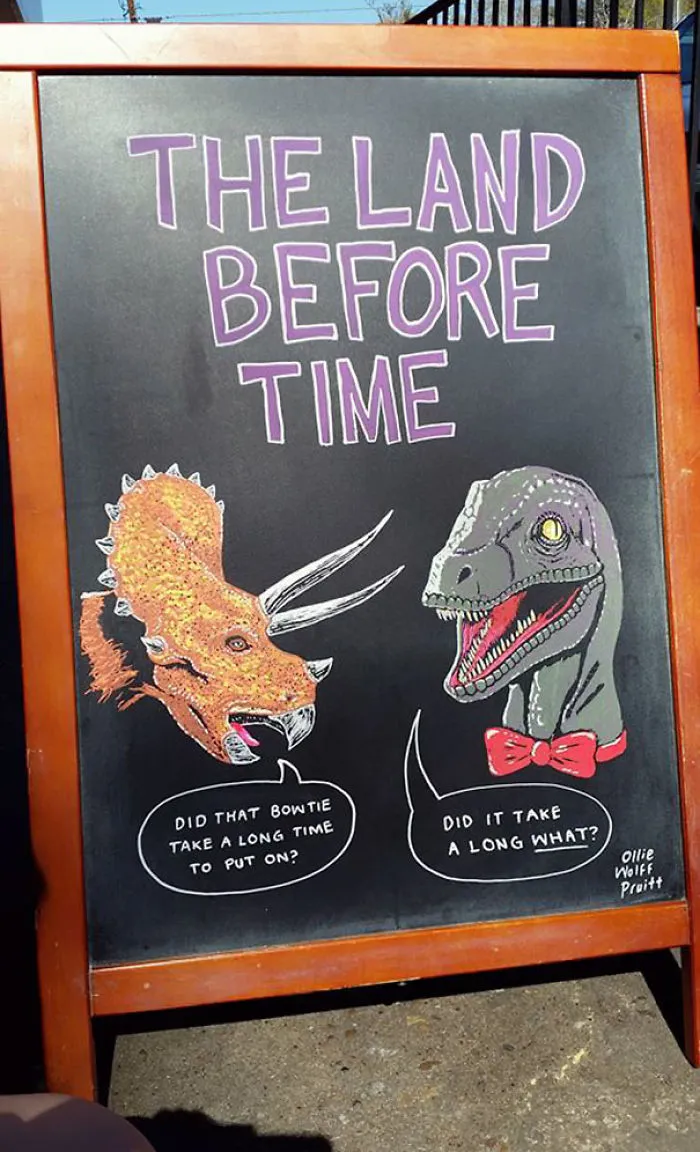 Woman Helped Friend's Bar By Drawing Chalk Signs, The Result Was So Good It Increased The Sales