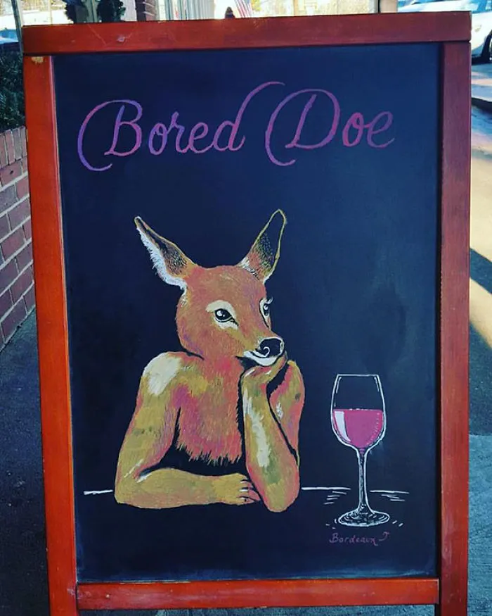 Woman Helped Friend's Bar By Drawing Chalk Signs, The Result Was So Good It Increased The Sales