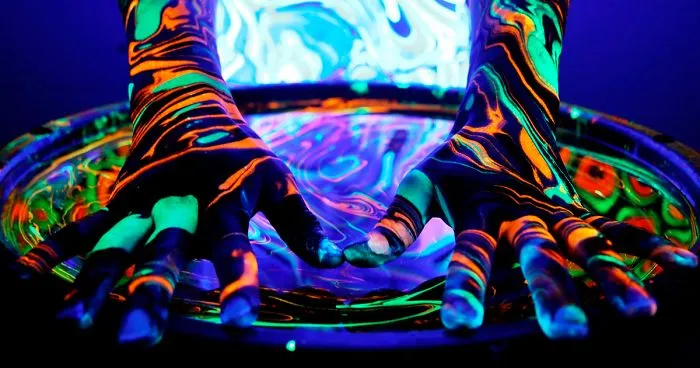 Body Marbling Is A New Festival Trend That Turns Your Skin Into Art