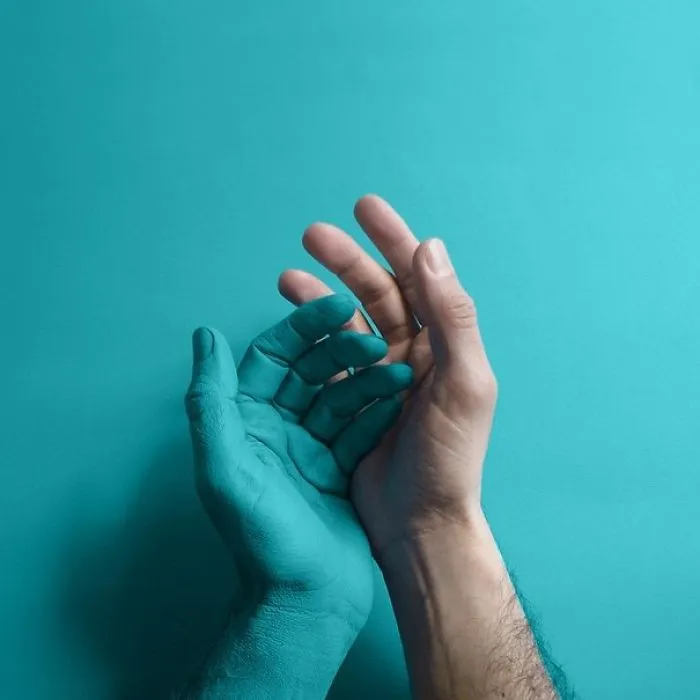 Artist Uses Everyday Objects To Create Powerful Arrangements In An Ode To Turquoise