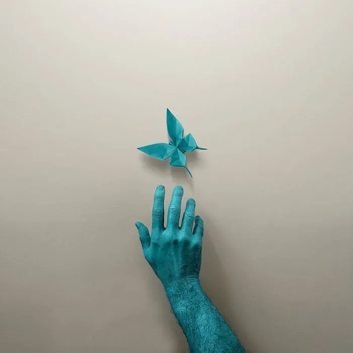 Artist Uses Everyday Objects To Create Powerful Arrangements In An Ode To Turquoise