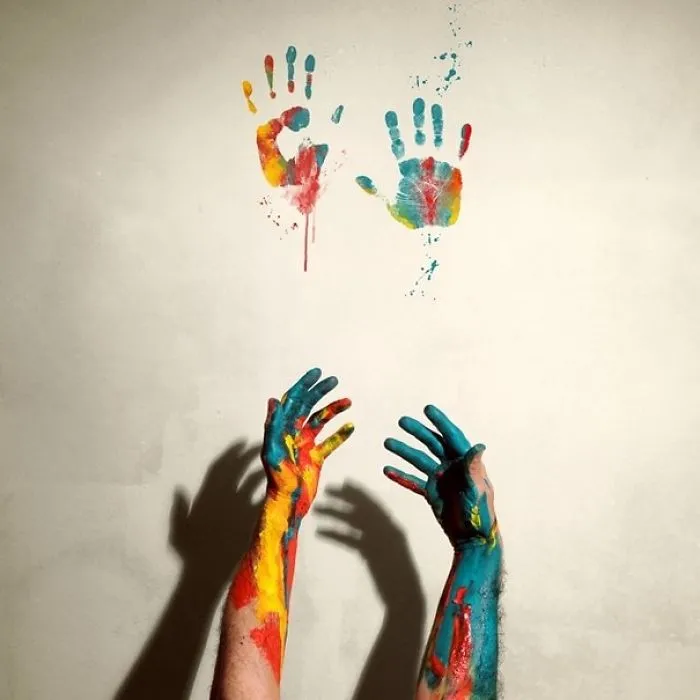 Artist Uses Everyday Objects To Create Powerful Arrangements In An Ode To Turquoise