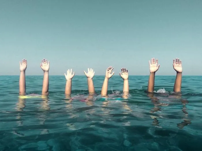 Artist Uses Everyday Objects To Create Powerful Arrangements In An Ode To Turquoise