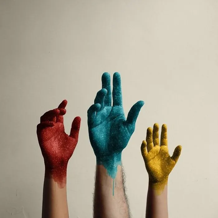 Artist Uses Everyday Objects To Create Powerful Arrangements In An Ode To Turquoise