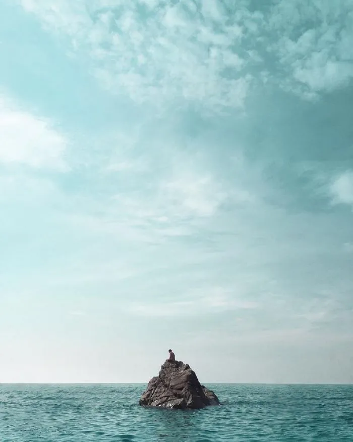Artist Uses Everyday Objects To Create Powerful Arrangements In An Ode To Turquoise