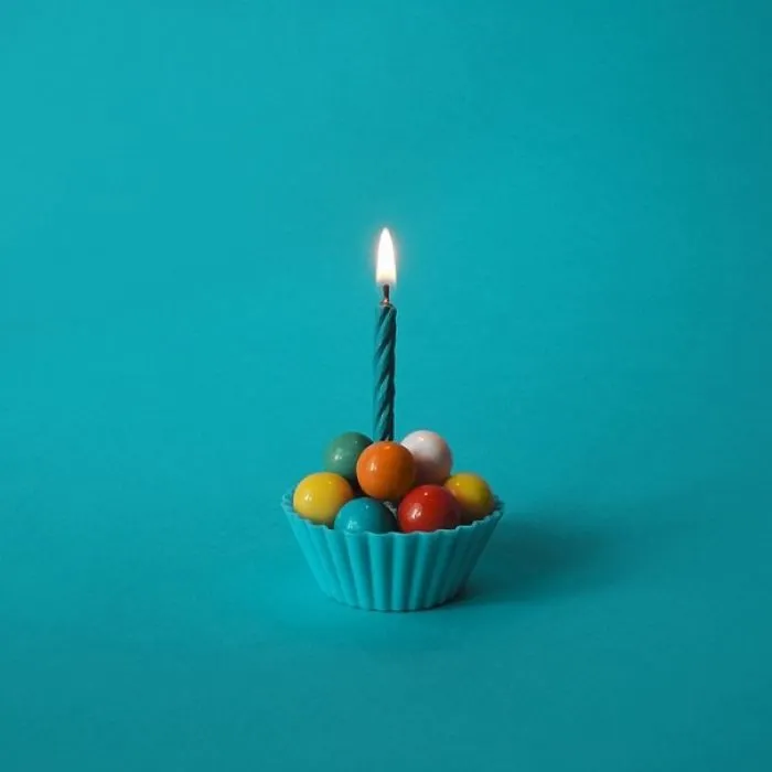 Artist Uses Everyday Objects To Create Powerful Arrangements In An Ode To Turquoise