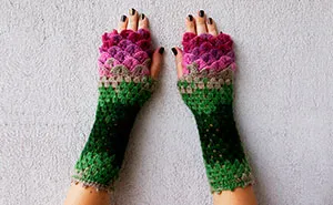 These Dragon Gloves With Crochet Scales Will Protect You When Winter Comes