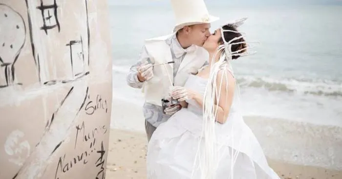She Wanted A Gift For Their Paper Wedding Anniversary, Here Is What She Got