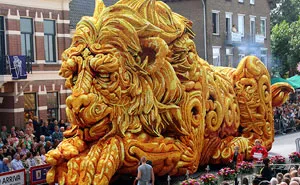 10 Giant Flower Sculptures Made From Dahlias At World’s Largest Flower Parade In The Netherlands
