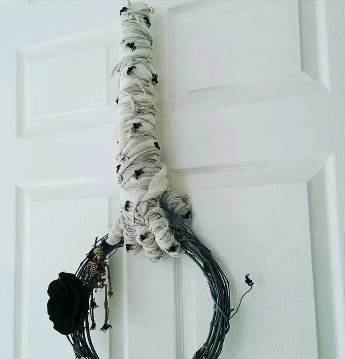 Halloween Wreaths Are A Thing Now, And They're Creepily Awesome