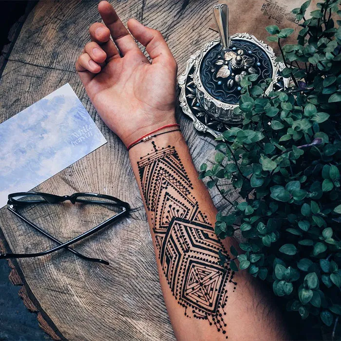 'Menna' Trend Sees Men Wearing Intricate Henna Tattoos