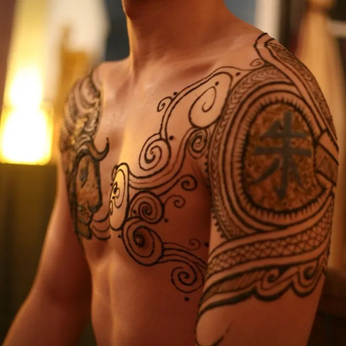 'Menna' Trend Sees Men Wearing Intricate Henna Tattoos