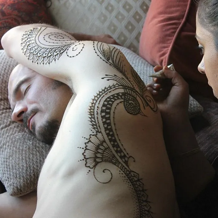 'Menna' Trend Sees Men Wearing Intricate Henna Tattoos