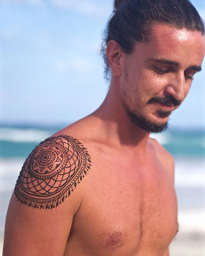 'Menna' Trend Sees Men Wearing Intricate Henna Tattoos