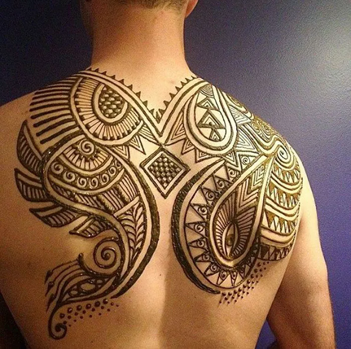 'Menna' Trend Sees Men Wearing Intricate Henna Tattoos