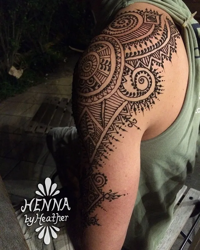 'Menna' Trend Sees Men Wearing Intricate Henna Tattoos