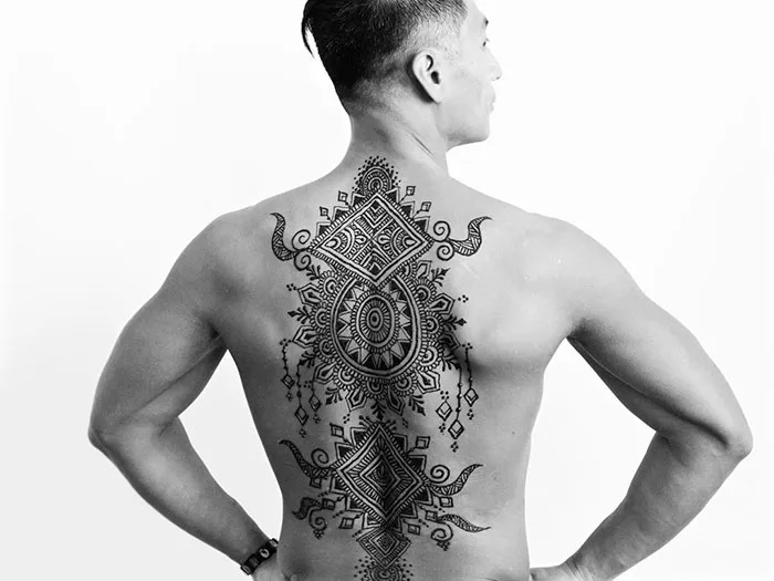 'Menna' Trend Sees Men Wearing Intricate Henna Tattoos