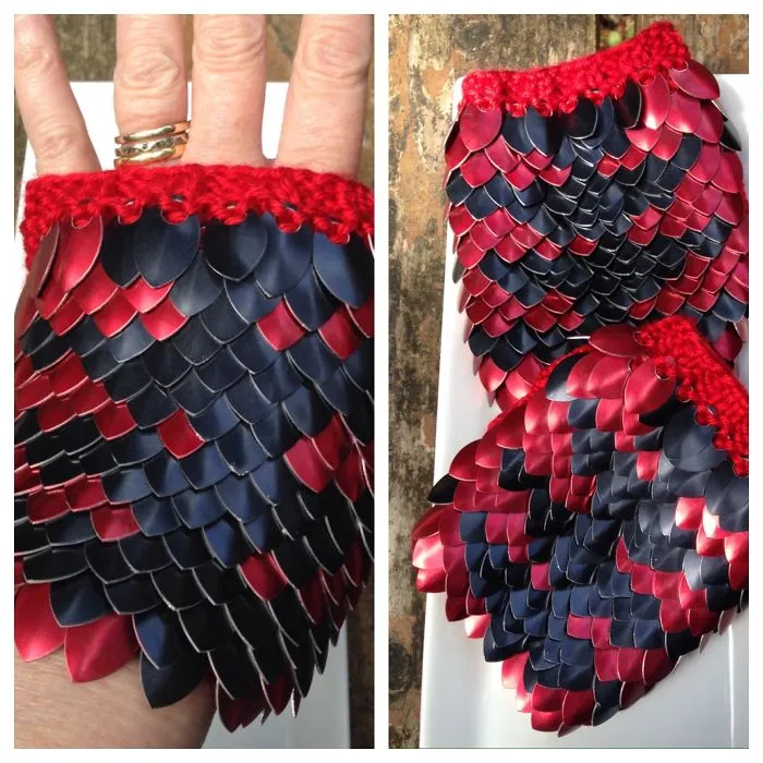 Scaillemail Mitts In The Style Of Harley Quinn