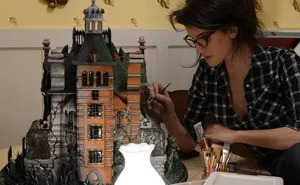 Artist Creates Edible Gingerbread House Replica From The Newest Tim Burton's Movie