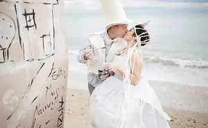 She Wanted A Gift For Their Paper Wedding Anniversary, Here Is What She Got