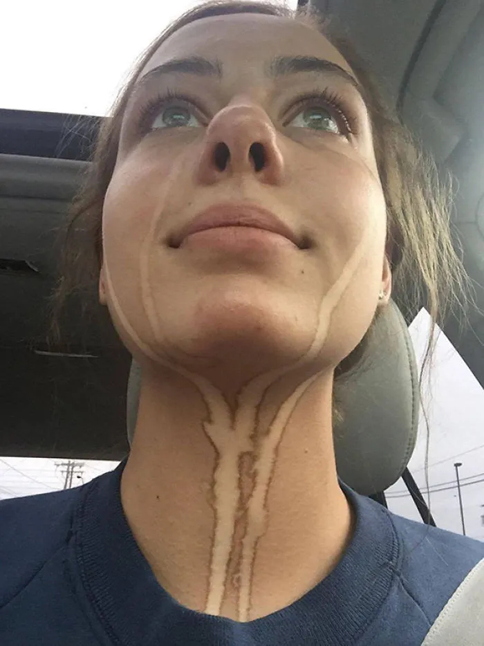 Cuando lloras tras ponerte spray bronceador