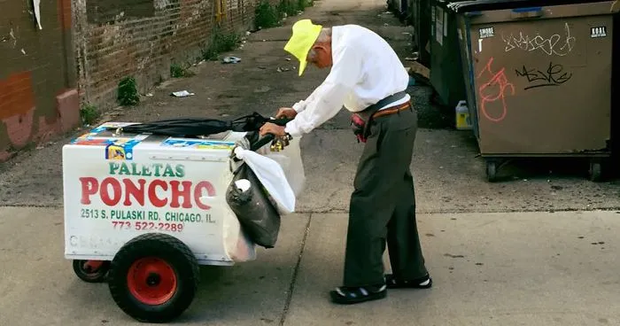 Heartbreaking Picture Of 89-Year-Old Popsicle Seller Makes Internet Donate Him More Than $250,000
