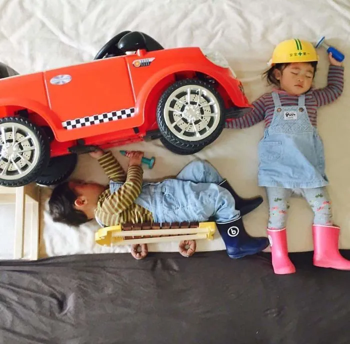 Sleeping Twins Have No Idea They Go On Epic Adventures When They Sleep