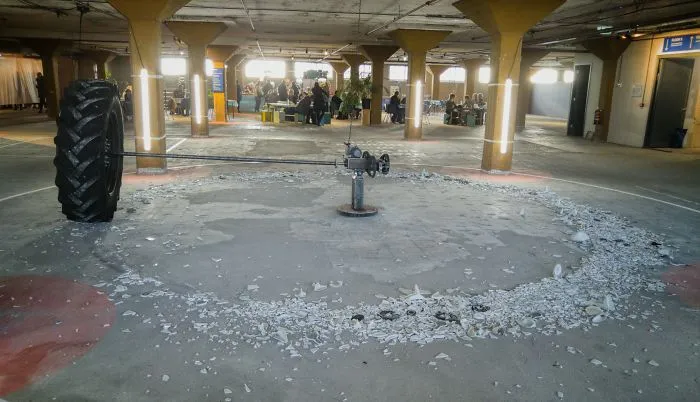 Rotating Tracktorwheel, Veemgebouw
