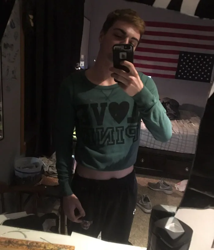 Men Are Fighting Back Against Girlfriends Stealing Their Hoodies