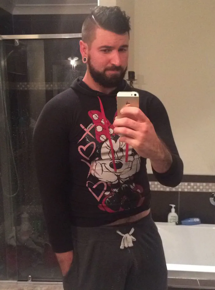 Men Are Fighting Back Against Girlfriends Stealing Their Hoodies