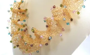 Make This Necklace With Just Some Wire And Regular Knitting Needles