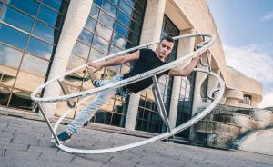 I Take Photos Of Circus Artists In Urban Settings
