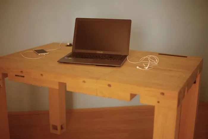 Deskbloks - The World's First Modular Desk.