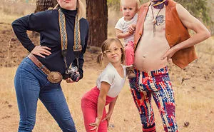 More Awkward Family Photos?  Yes, Please!