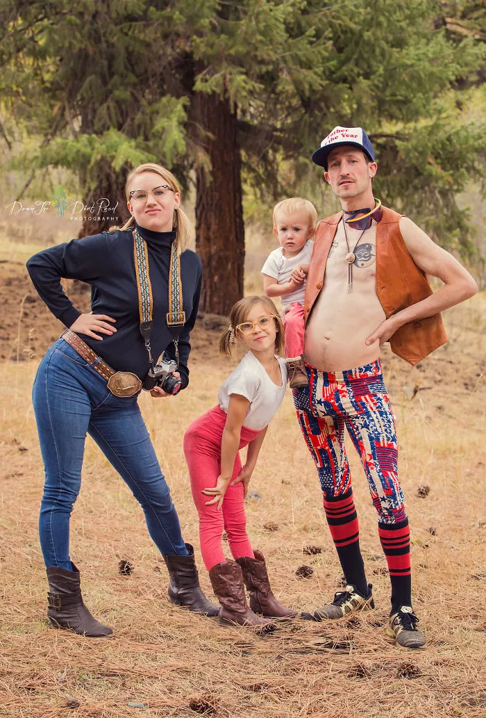 More Awkward Family Photos?  Yes, Please!