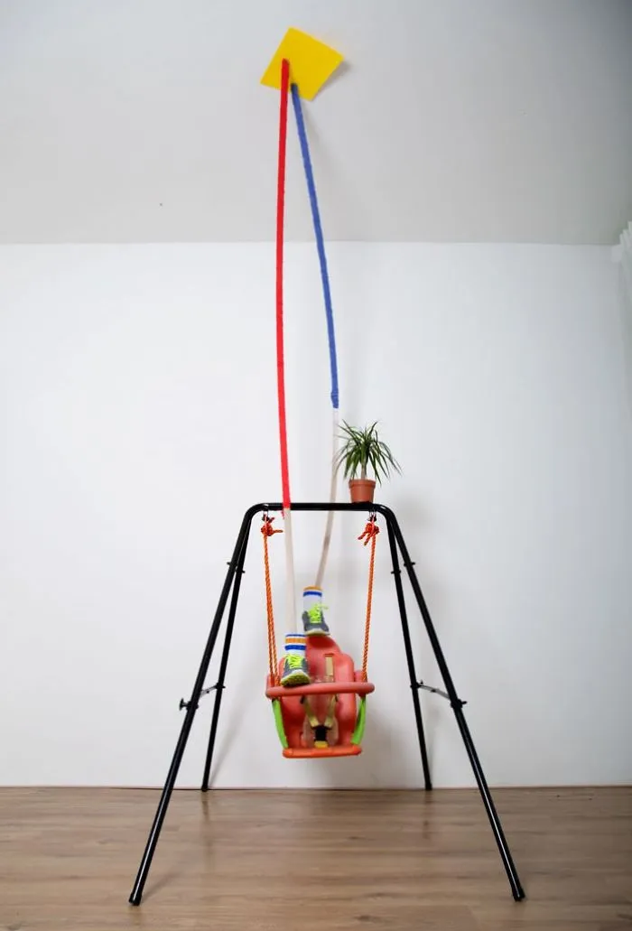 Pillars Of Home: I Balance Household Objects Into Floor-To-Ceiling Sculptures (Part 2)