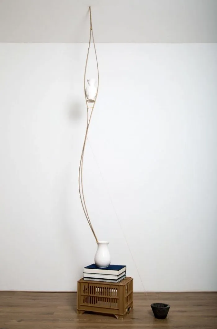 Pillars Of Home: I Balance Household Objects Into Floor-To-Ceiling Sculptures (Part 2)