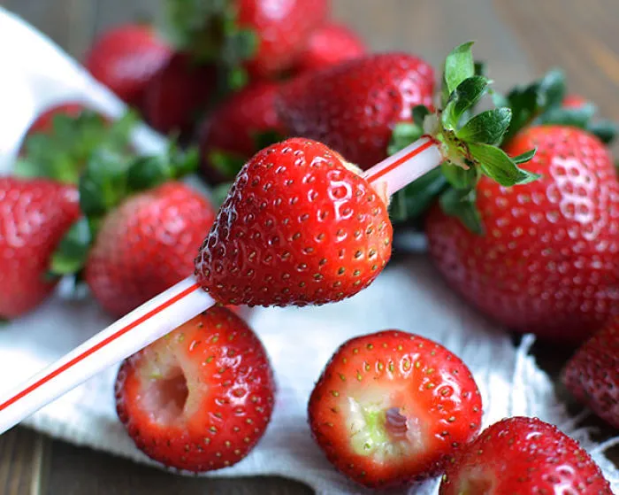Pajita para quitar el tallo de las fresas