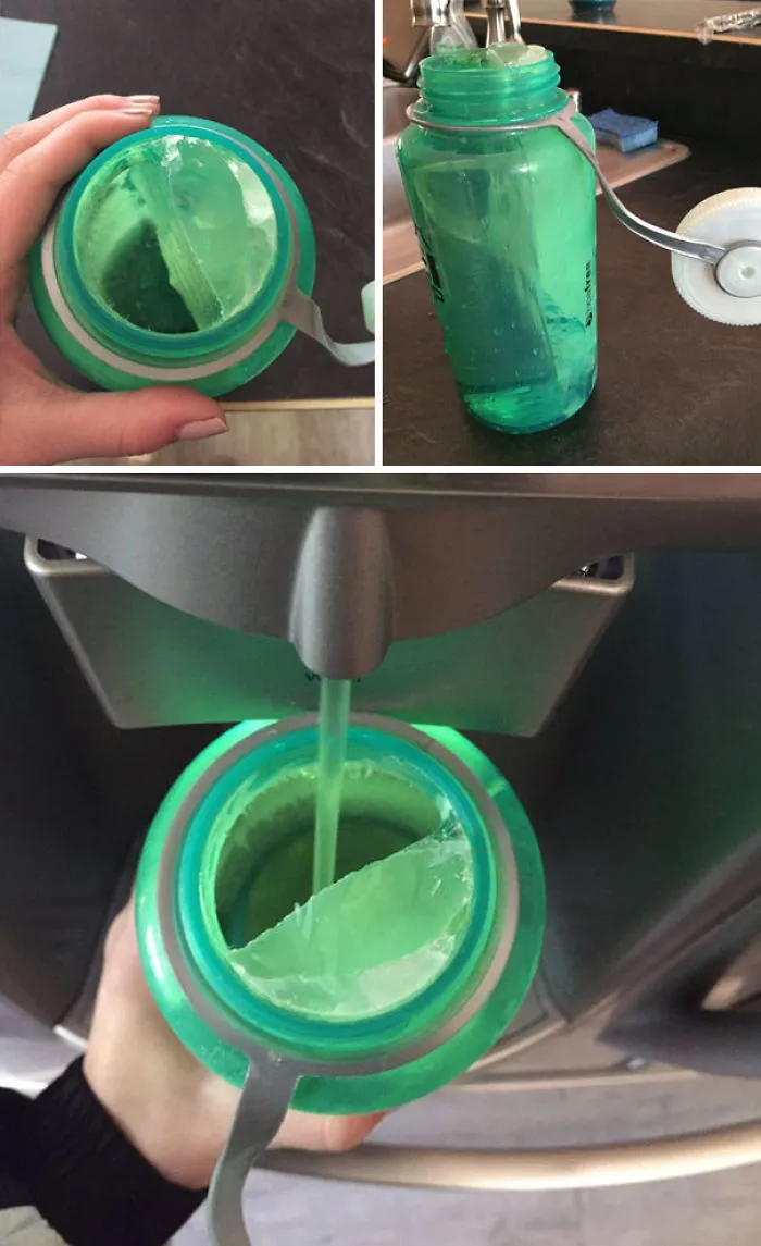 Llena tu botella de agua a la mitad, congélalo de lago y luego llénala del todo