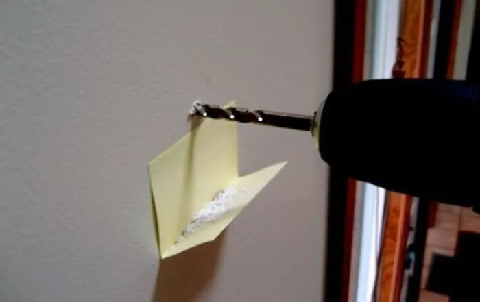 Postit para recoger el polvo al taladrar