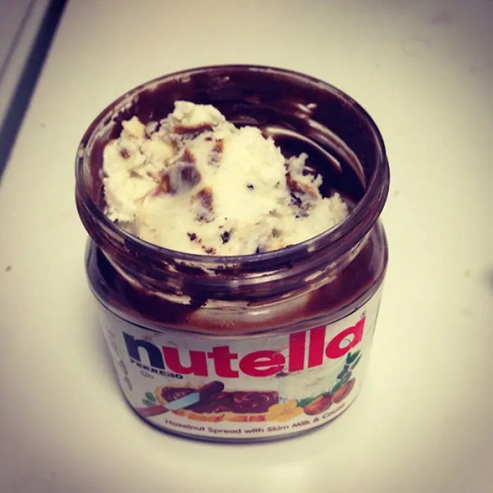 Termina de vaciar tu bote de nutella echando helado
