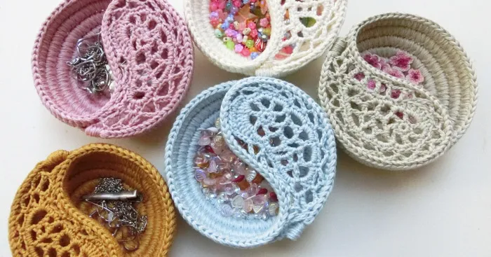 These Yin Yang Jewelry Dishes Are Crocheted On Rope