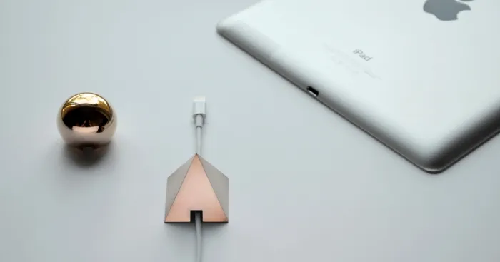 Shapes - Metal Cable Holder