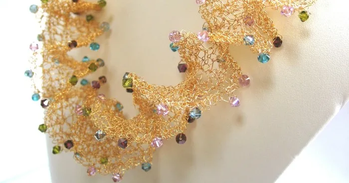 Make This Necklace With Just Some Wire And Regular Knitting Needles
