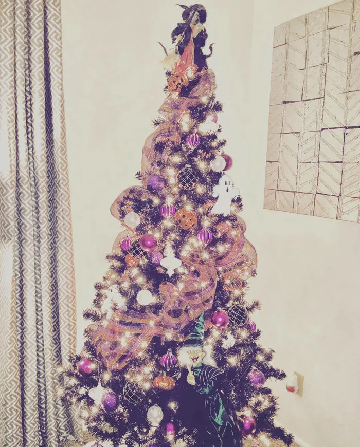 Halloween Christmas Trees Are A Thing Now (29 Pics)
